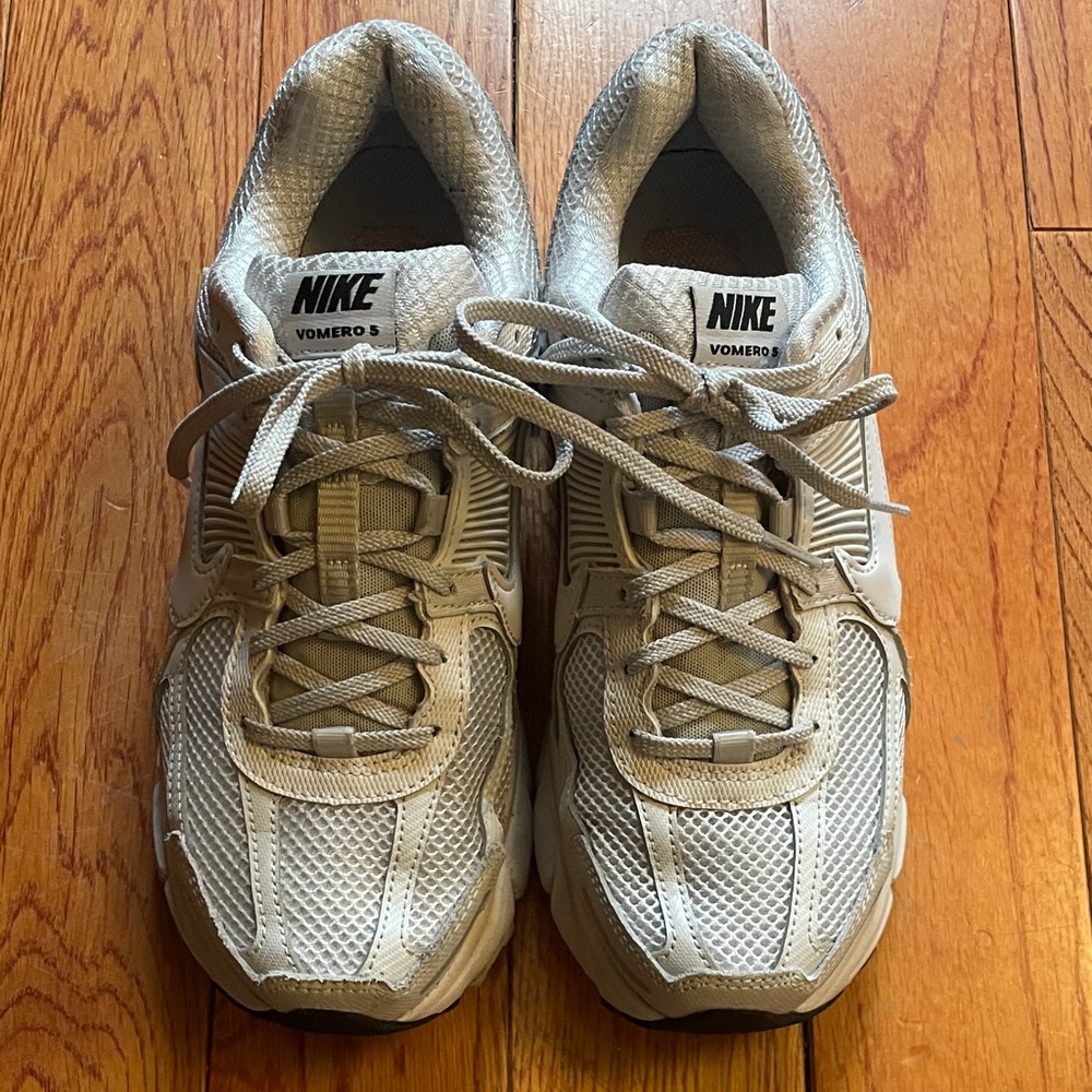 Nike Vomero 5 gray Sneakers